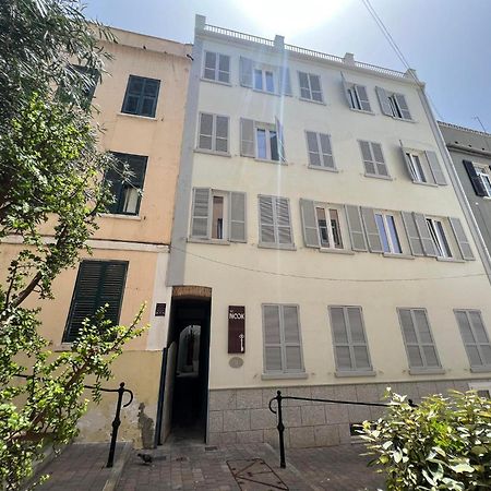 Peaceful 1Br With Shared Terrace At The Nook Lägenhet Gibraltar Exteriör bild